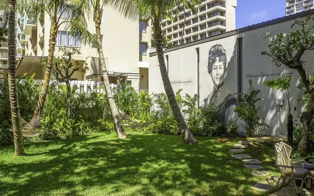 Lilia Waikiki 1