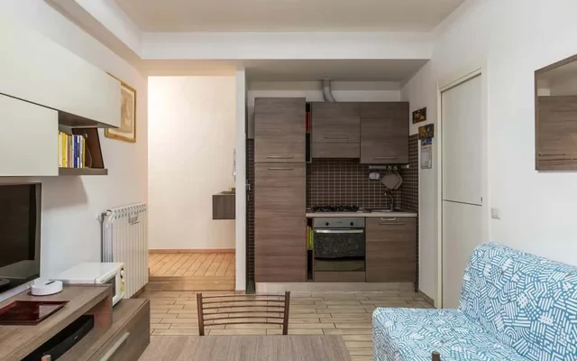 Sleek flat w/ easy access to central Rome 2