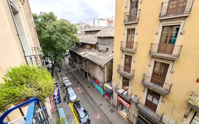 R22 - Carrer Nou de la Rambla Barcelona 08001 Spain 4