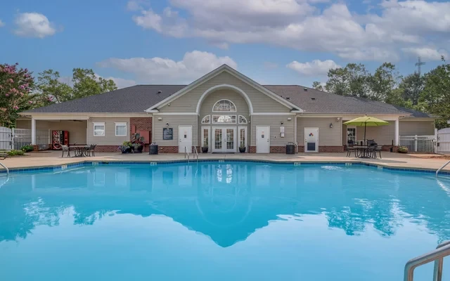 Reserve at Park West - alloggio per studenti a Spartanburg - piscina