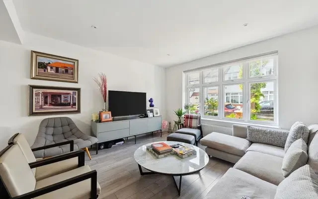 Alyth Gardens, London, NW11 7EN 3