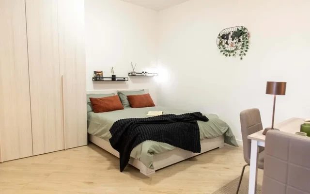 STUDIO APARTMENT (up to 4 same price) with LIVING AREA, PATIO and PRIVATE GARDEN, 15 min to ROME-DOWNTOWN #R2 2