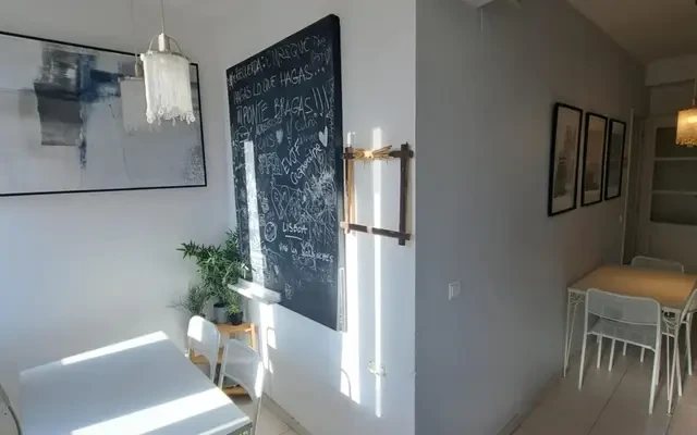 Snug Twin Bedroom Not Far From Arroios Metro Station 3