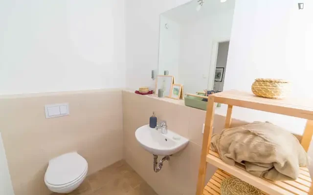 Neat double bedroom in Moabit 3