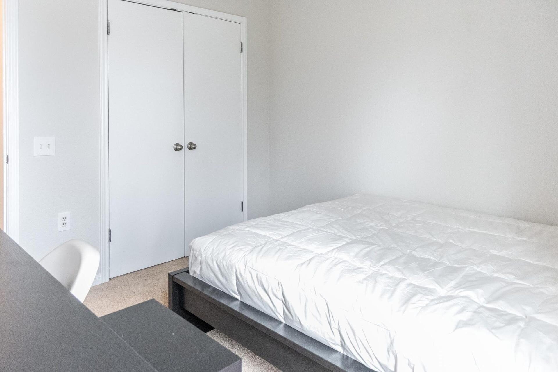 5 Bed 2 Bath Queen Bedroom C