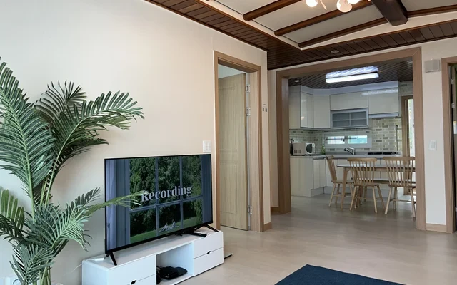#1 Dongdaemun, Three-Bedroom Apartment with Furniture 0