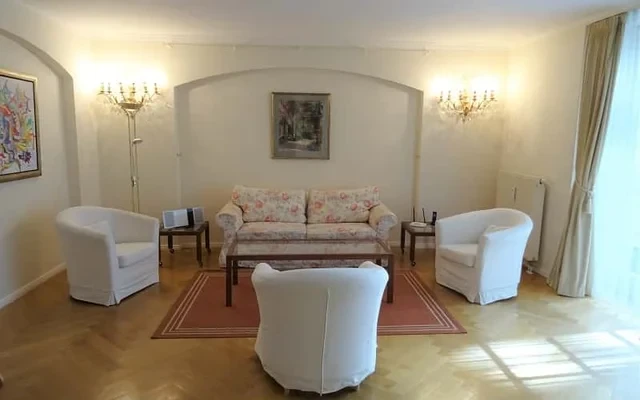Perfectly equipped 3-bedroom (5 room) apartment in Berlin Mitte 4