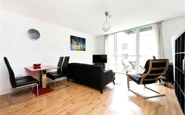 Gowers Walk, London, E1 8GG 0