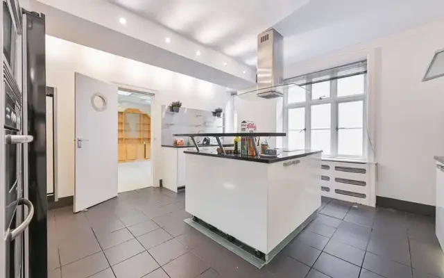 Chesterfield House, Mayfair, W1K 4