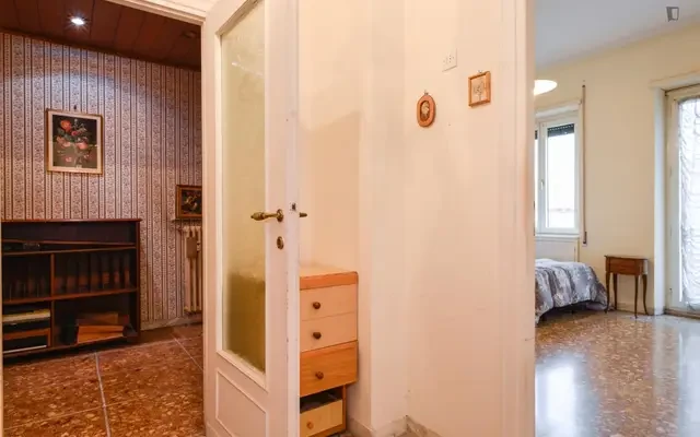 Bed in nice twin bedroom near Villa Doria Pamphili 3