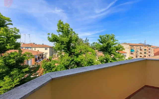 Room in Via Giuseppe Compagnoni, Ferrara for 172 m² with 9 bedrooms 4