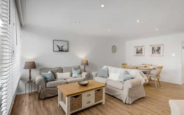 58 Grove Avenue 3