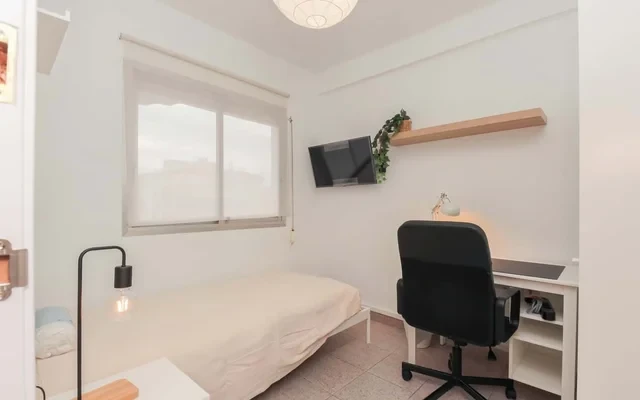 C/Benidorm 1, Esc: DER, 9º puerta C - (4H2B), AG, REUS 4