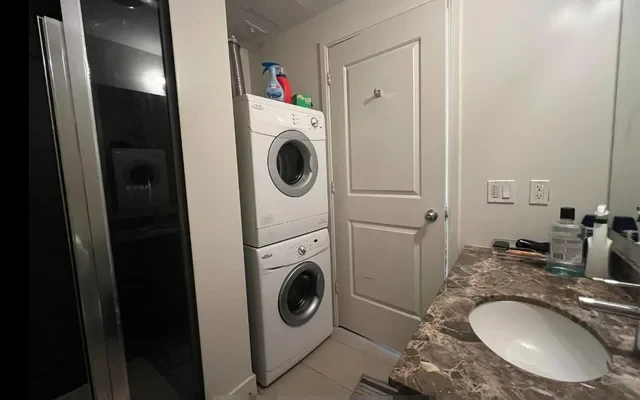 23 Sheppard Avenue E - North York student accommodation - 2+1 bed 2 bath