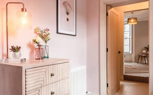 Contemporary 2 bed apartment 4