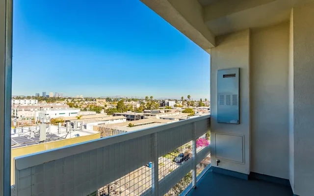 3737 Motor Ave 1