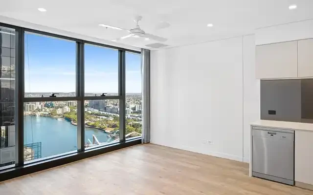 8 Adelaide St - Brisbane student accommodation - 1 bed 1 bath