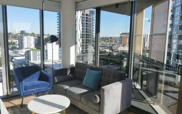 1 Cordelia St 3