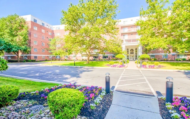 Boulevard Towers Apartments - New York student accommodation