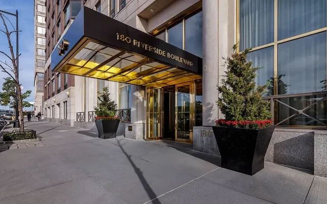 180 Riverside Blvd 3