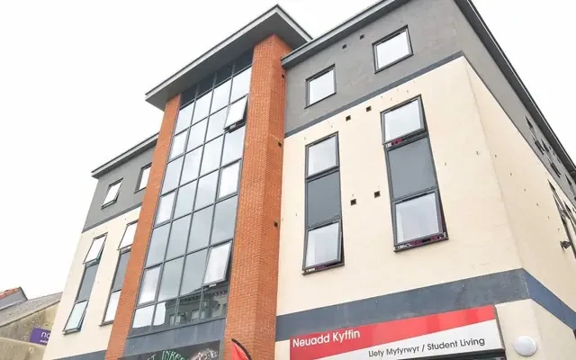 Neuadd Kyffin 1