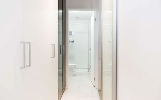 639 Lonsdale Street 3