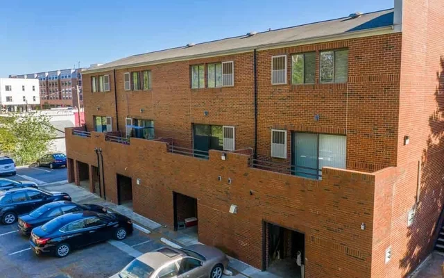 3116 Hillsborough 2