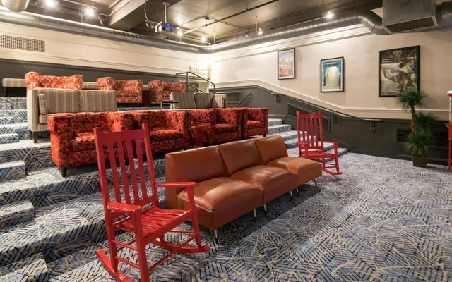 63 E Lake - シカゴの学生向け宿泊施設 - 映画館