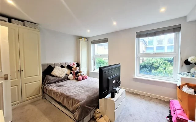 LH-159 Battersea Park Rd 2