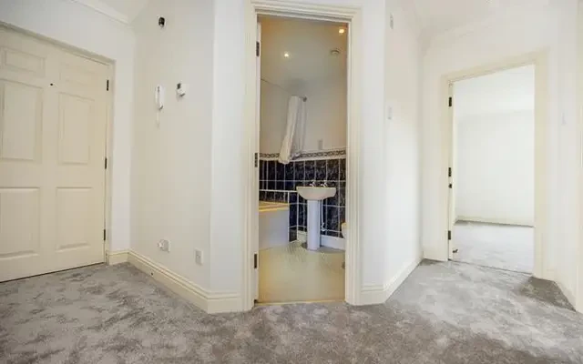 Ravens Close, Surbiton, KT6 4QG 2