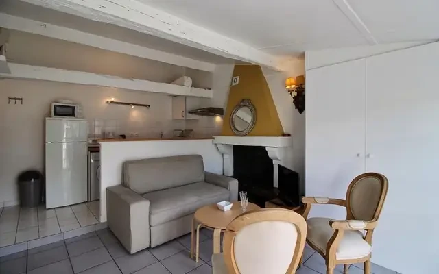 Smart 1.bedroom apartment very close to the Goncourt and République metro stations 2