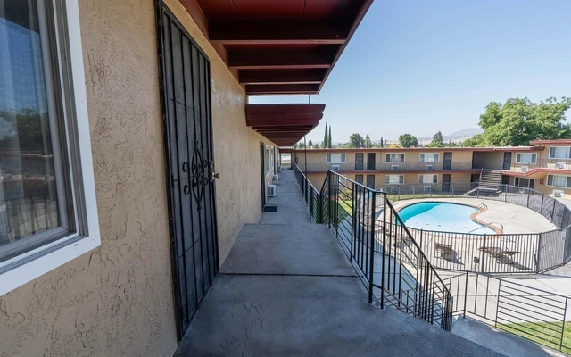 Oakridge Apartments 1