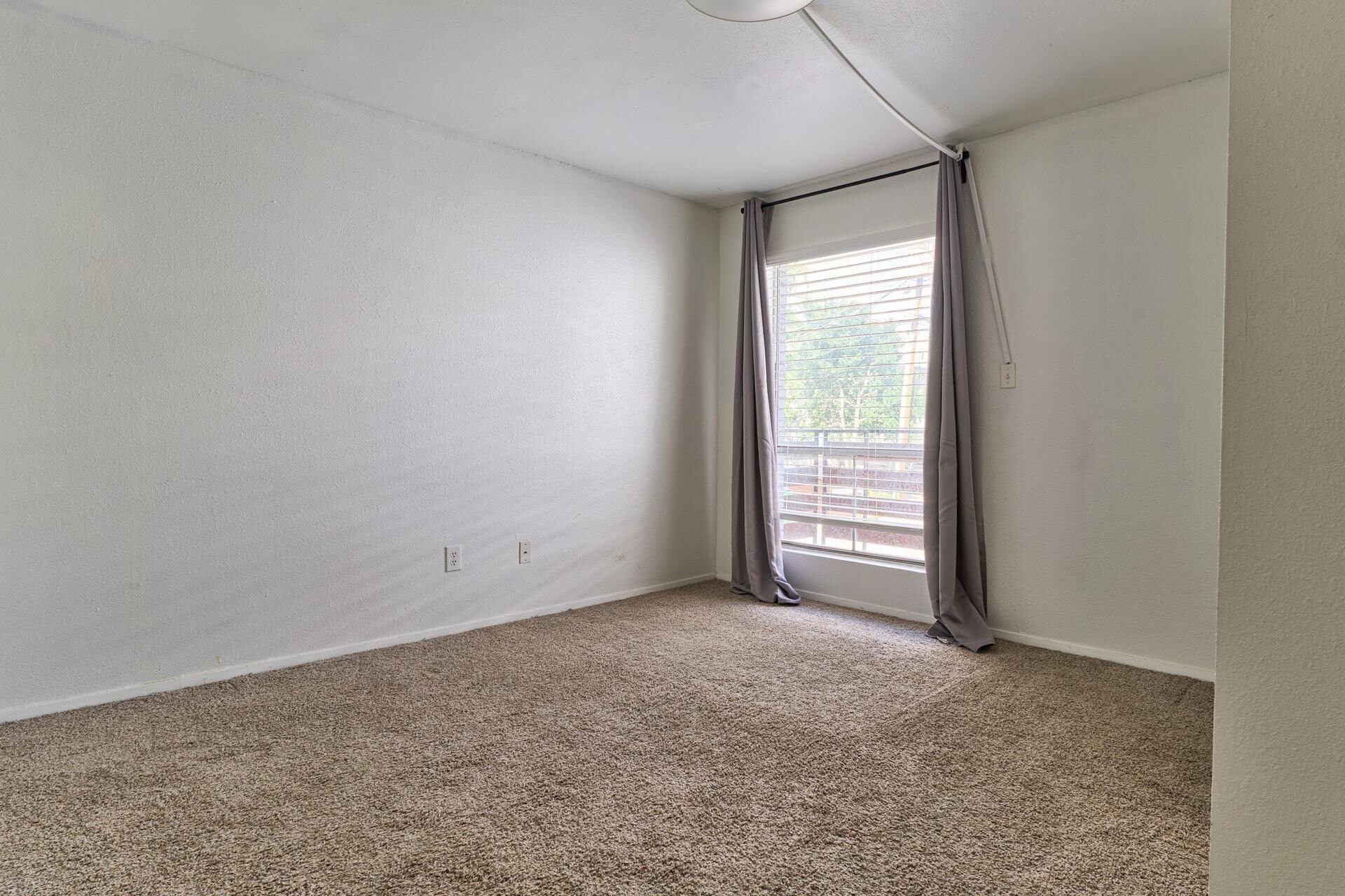 2 Bed 2 Bath Queenroom B (private bathroom)