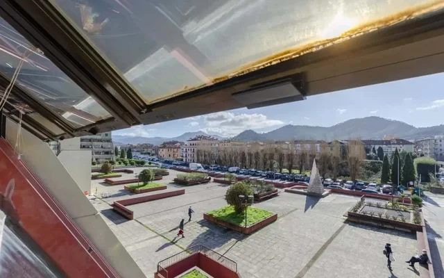 Spacious Apt for 6, near train station and beach 0