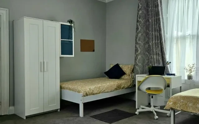 Bed in a homely triple bedroom, in Phibsborough 3