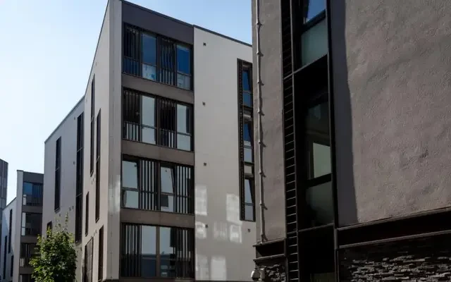 iQ Magenta House 1