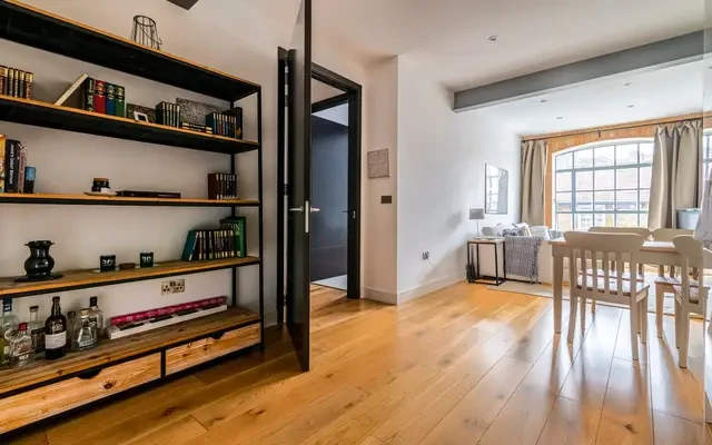Queens Row 12106# 4
