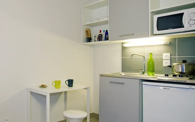 6th arrondissement, near Université de Provence Aix-Marseille 1, direct access to Kedge Business School 4
