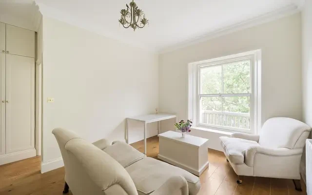 Queens Gardens, London, W2 3AF 4