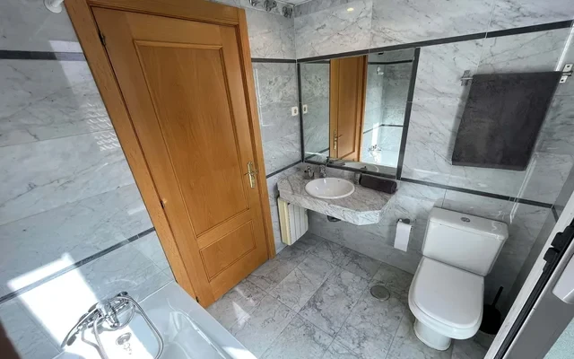 Piso 1 dormitorio moderno y todo exterior en Madrid junto al metro Linea 1 4