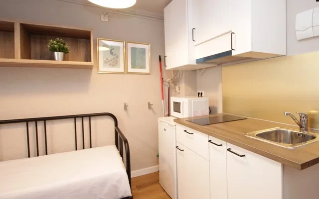 Small studio with all the basics in Sant Andreu, easy to commute to the centre 1-2 3