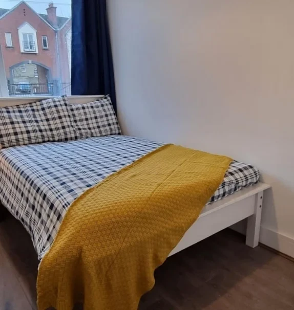 Room for rent in 7-bedroom apartment in Phibsborough