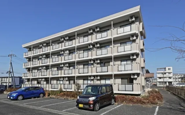 Amenity M [Meals included] 0