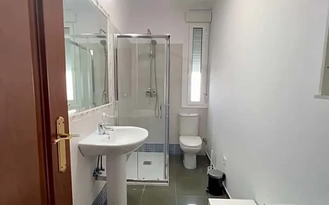 Habitacion Privada en Av de la Reina Mercedes 3
