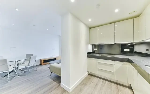 Kingwood House, 1 Chaucer Gardens, London, E1 8QP 4