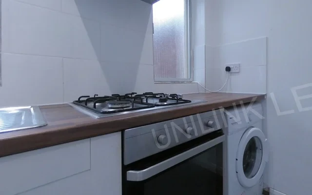 Entire Place·4B3B···144 Sutton Passeys Crescent 3