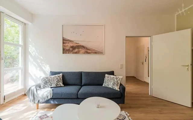 Geraeumige 4-Zimmer-Wohnung mit moderner Inneneinrichtung 1