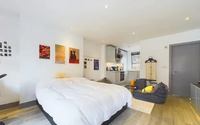 LH-Shaftesbury Avenue 3