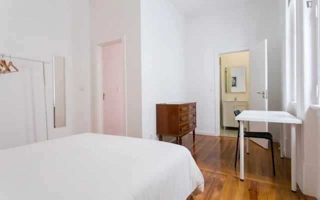 Very modern 7-bedroom apartment near the Anjos metro 3