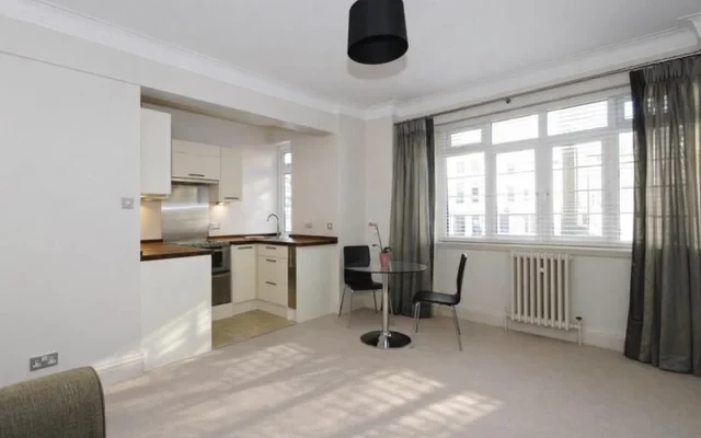 LH-Chatsworth Court 1